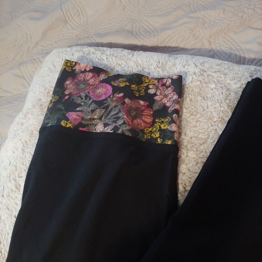 Floral band black yoga pants 5/$10 bundle!